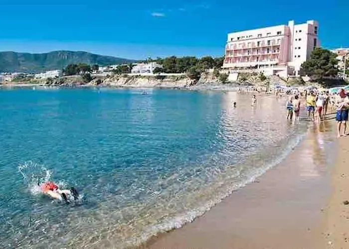 Apartamento Con Piscina En Llanca